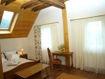 Camera_dubla_la_mansarda.webp
