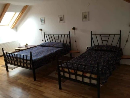 Camera_mansarda_cu_doua_paturi.webp