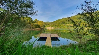 Noble_Chalet_Lake__Forest_Ponton_Lac.webp