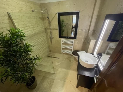 Baie_moderna_cu_Dus.webp