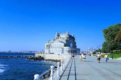 Cum ajungi in Faleza Cazino din Piata Sfatului?