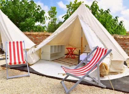 Spatiu de relaxare in cort